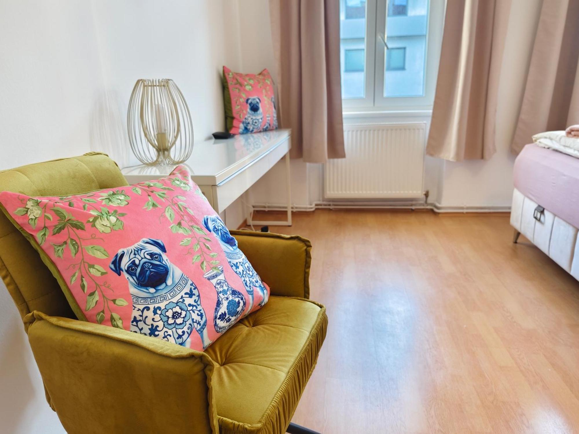 The Rose Apartment - Near Schoenbrunn Palace Bécs Kültér fotó